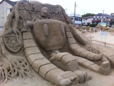 Amazing Japanese anime sand sculptures: One of the Laputan robots from Castle in the Sky.