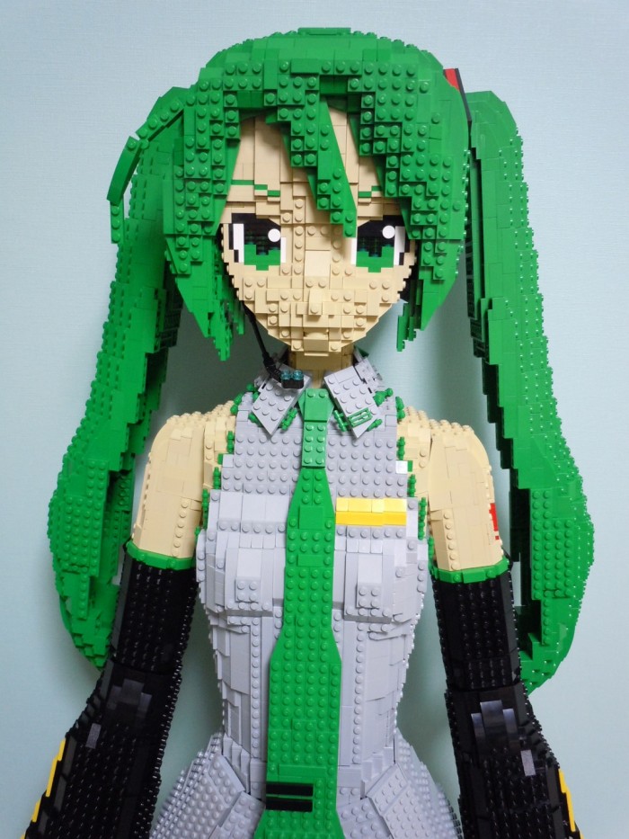 Life sized Hatsune Miku  built from LEGO by Japanese builder Chaosbrick (カオス煉我)