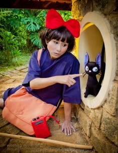 Jiji…you’re so cute
Kiki’s Delivery Service 魔女の宅急便 cosplay by Witchiko