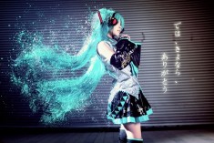 I’m back with another cosplay of Hatsune Miku!